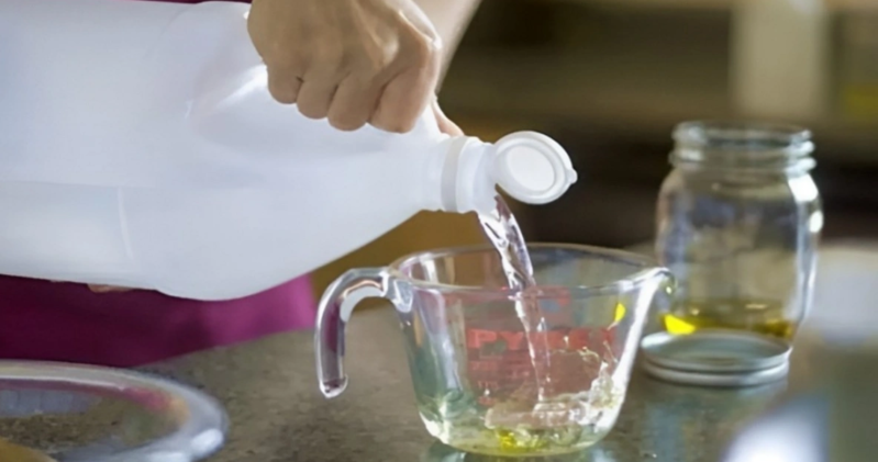 Gəncədə sirkə turşusu içən qadın xəstəxanada öldü