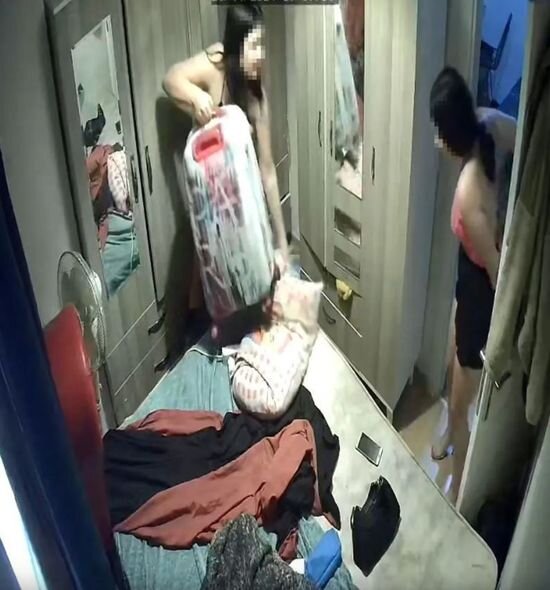 Mini ətək və dekolteli oğrulardan unikal qarət üsulu - FOTO