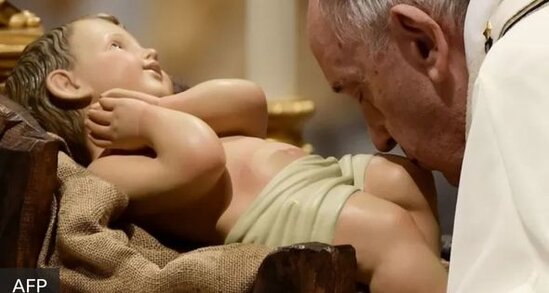 Dünyanın müxtəlif ölkələrində Milad Bayramı qeyd edilir - FOTOLAR