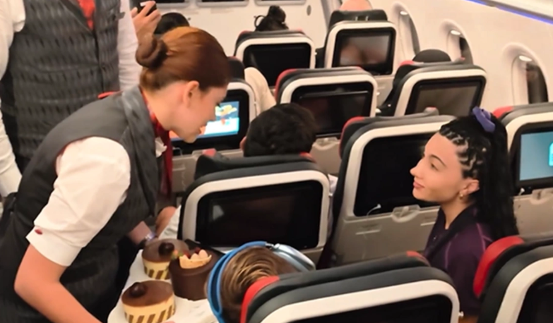 Çempionlarımızı səmada təbrik etdilər