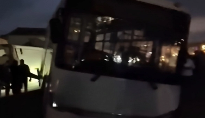 Bakıda sərnişin avtobusu qəzaya uğrayıb