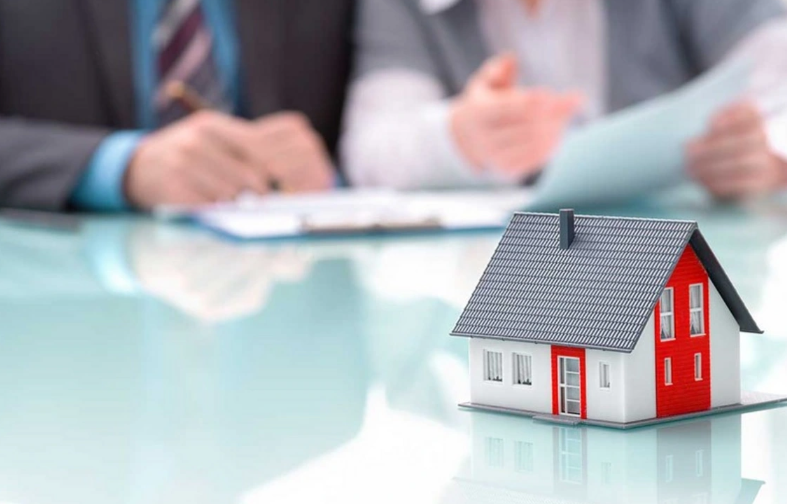 Gənc ailələr ev ala bilmirlər: Problem necə həll edilməlidir?