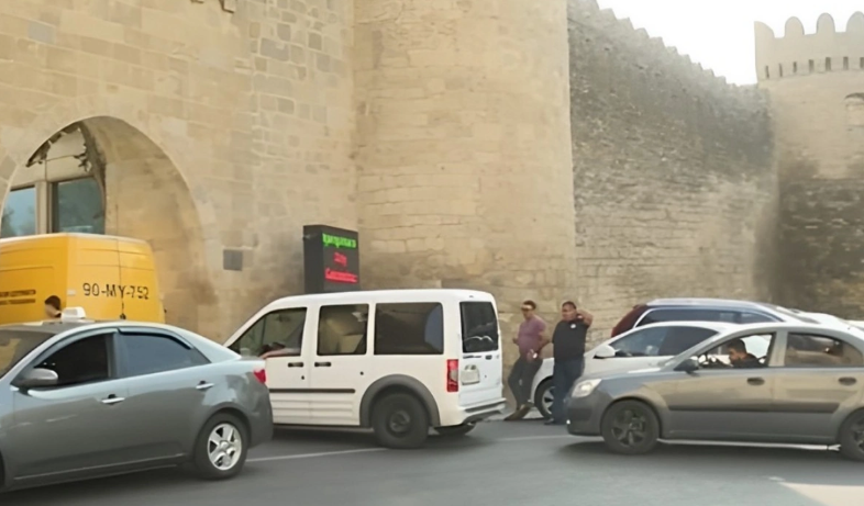 Qoşa Qala qapısının qarşısındakı vəziyyət turistləri narazı salır