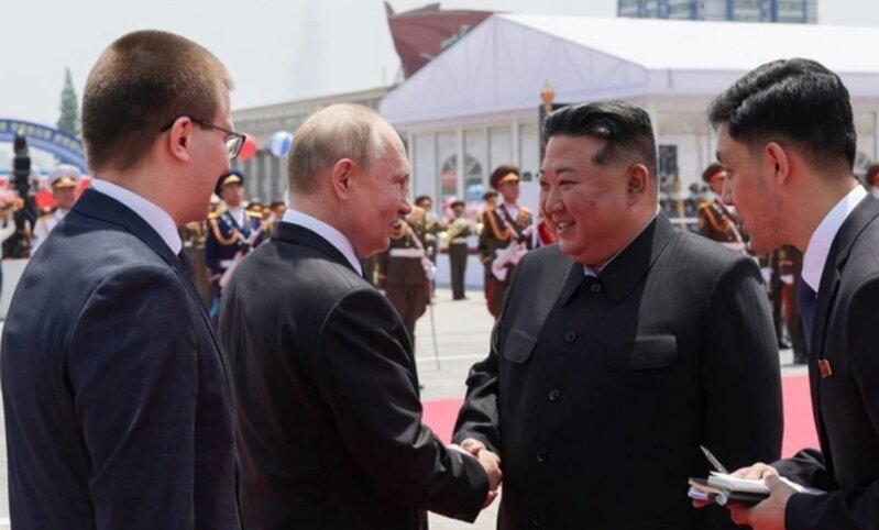 Putin Kim Çen Ina avtomobil hədiyyə etdi