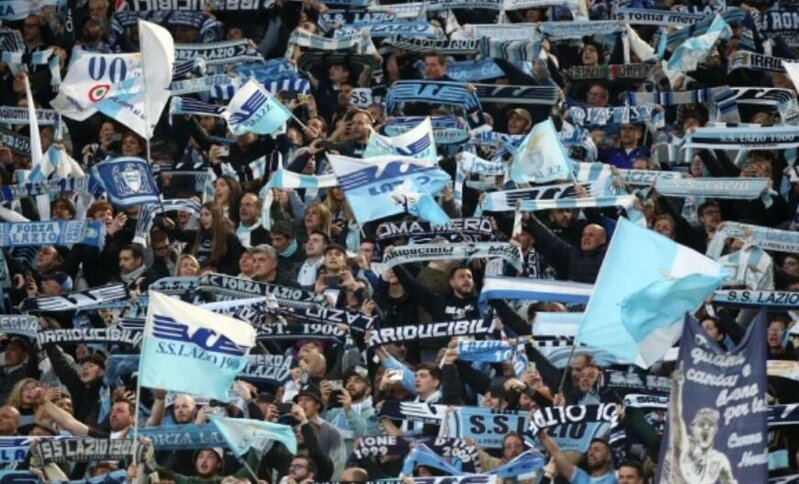 Hitlerlə bağlı şüarlar səsləndirdilər, polis hərəkətə keçdi