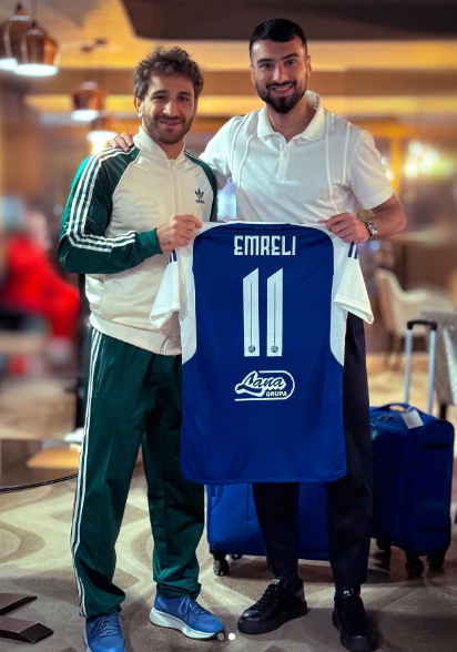 Mahir Emreli Hidayət Heydərova forma hədiyyə etdi - Foto