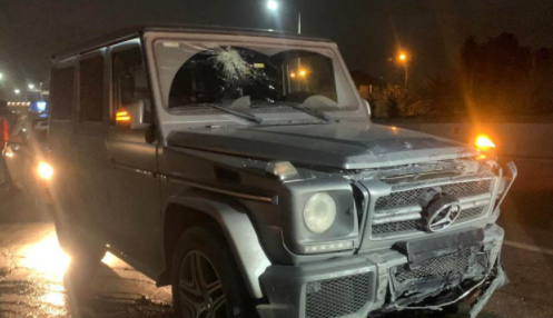 Bakıda "Gelandewagen" qəza törədib, yaralı var - VİDEO