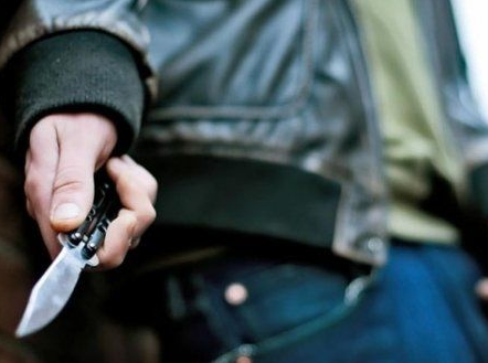 Bakıda DAVA: Gənc oğlan ürəyindən bıçaqlandı