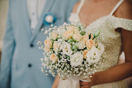 Bəylə gəlin yeməyə görə dava etdi - VİDEO