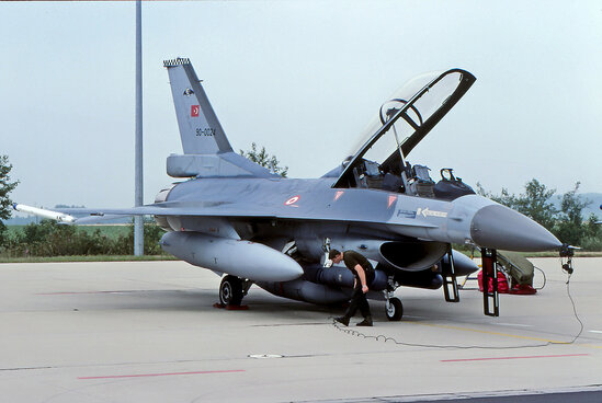 "Səma şahinləri" olan "F-16"ları kim idarə edir? - VİDEO