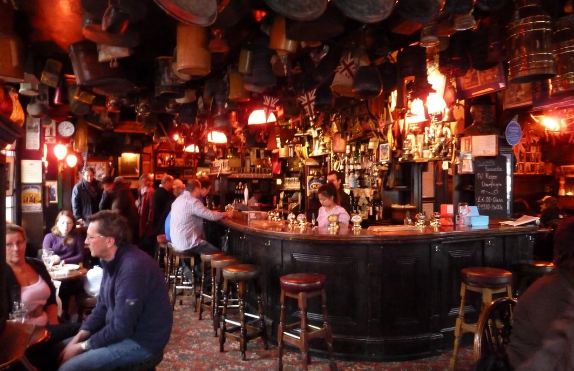 Britaniya pablarında məşhur Milad mahnısı olan "Jingle Bells" qadağan edilə bilər