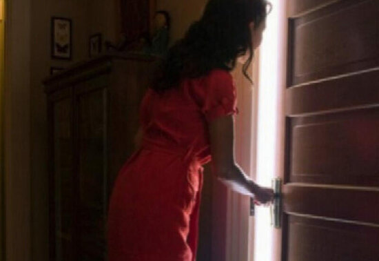 Evinə gizli kamera yerləşdirən şəxs, görün NƏLƏR GÖRDÜ: QONŞUNUN QIZI…