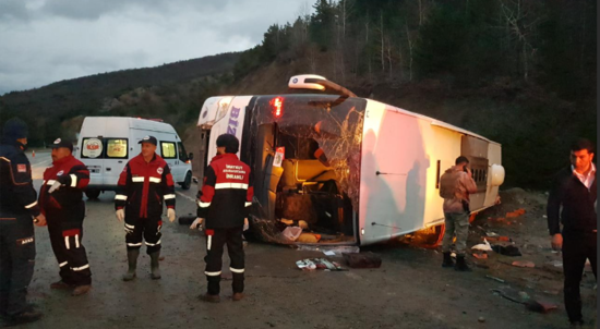 Avtobus aşdı: 39 nəfər yaralandı