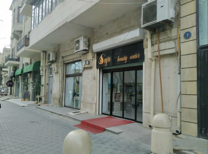 "Seyri Beauty"də saxta kosmetoloq iddiası – müştəri: "Anamın dodaqlarını yanlış texnika ilə korladı" - ŞİKAYƏT