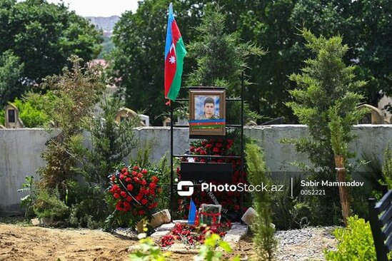 İldırım vurması nəticəsində şəhid olan əsgər dəfn edildi - FOTO