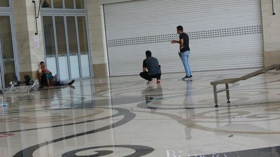 Türkiyədə ofisiant baş aşpazı girov götürüb boğazını kəsdi – FOTO/VİDEO