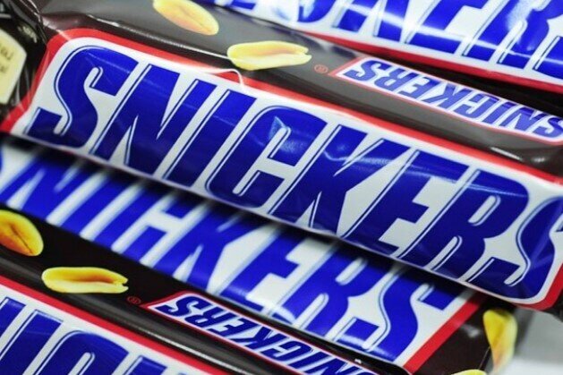 Qərbi Avropada rus mənşəli Snickers qalmaqalı