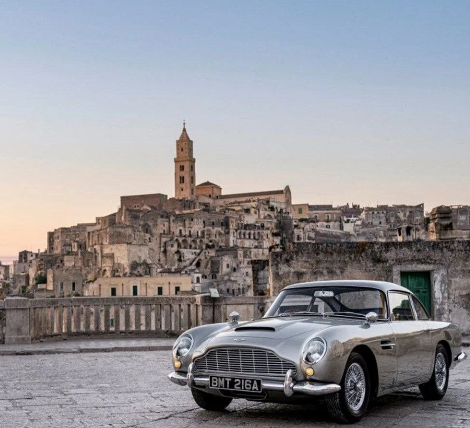 Ceyms Bondun avtomobili HƏRRACDA-FOTO