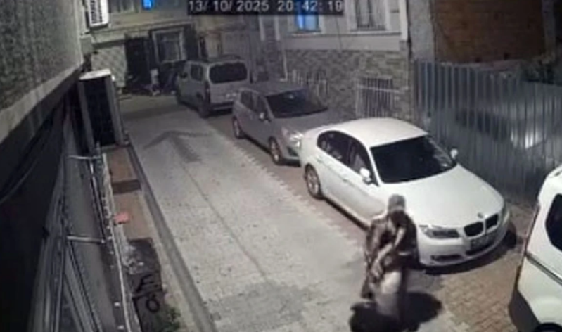 Qadını küçənin ortasında döyüb, yerə yıxdıqdan sonra sürüdü