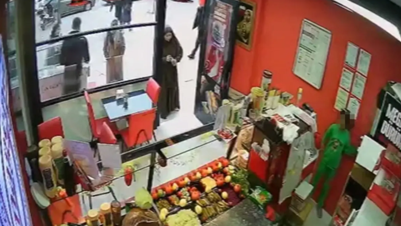 Azyaşlıya marketin kassasından pul oğurlatdılar - VİDEO