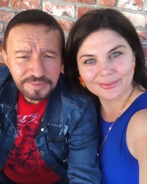 Məşhur müğənninin həyat yoldaşını qırxayaq sancdı, xəstəxanalıq oldu - FOTO