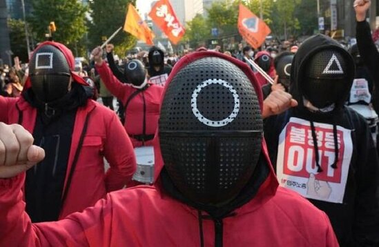 "Squid Game" serialına baxan işçilər etiraza başladı: Haqqımızı verin