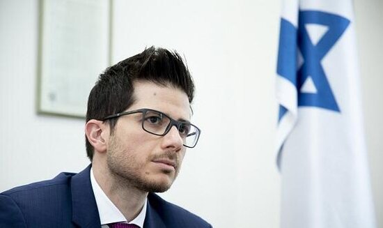 İsrail səfiri paxlava bişirdi - VİDEO