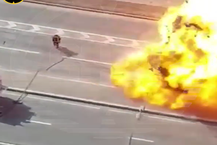 Dəhşətli SƏHNƏ: Maşın elə partladı ki... -VİDEO