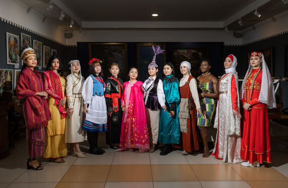 Azərbaycanlı tələbə Sibirdə gözəllik müsabiqəsinin qalibi oldu - FOTO