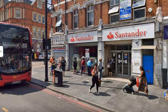 Mühafizəçi adı ilə bankdan 180 000 avro çıxardı