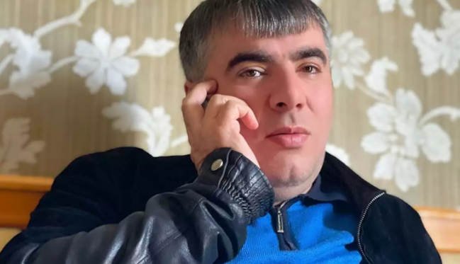 "Üzünə gülüb oyunlar oynadı"