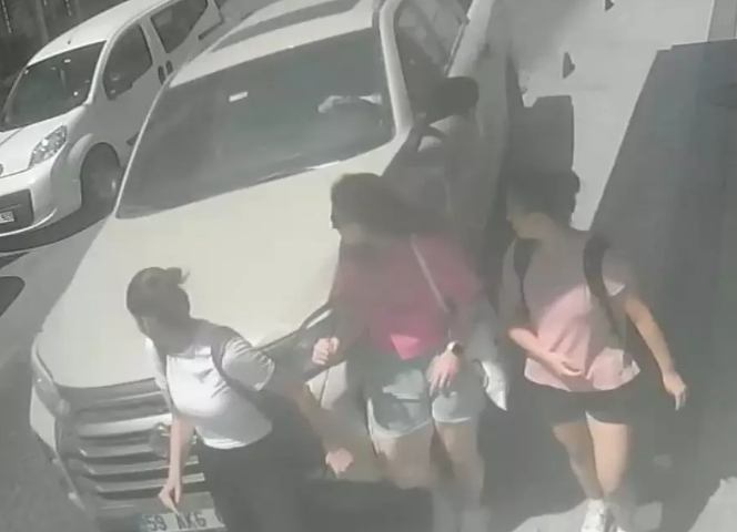 Sərxoş sürücü piyadaları vurdu: 2 nəfər xəstəxanaya çatdırıldı