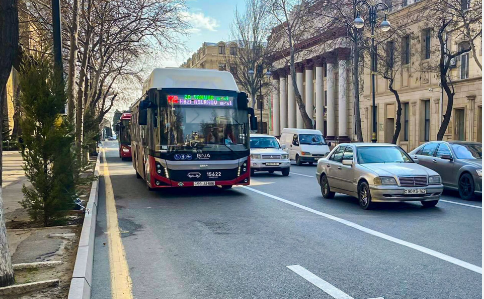 Avtobus dayanacağında maşın saxlayanların NƏZƏRİNƏ -CƏRİMƏLƏR ARTIR