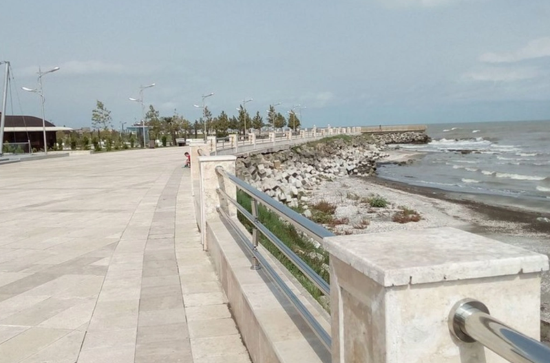 Bulvarda sudan meyit çıxarılıb