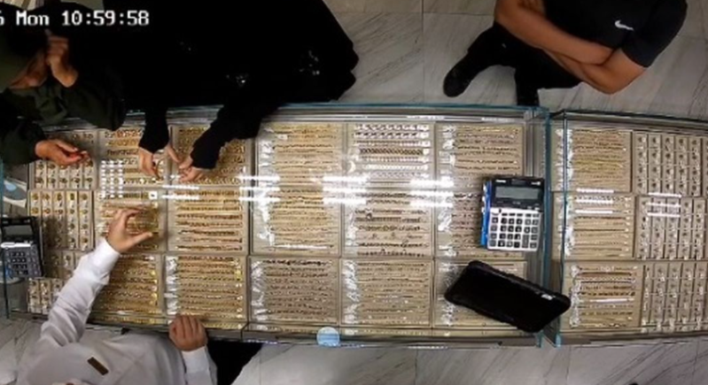 Kişiləri evlilik vədi ilə aldadaraq dələduzluq edən qadınlar saxlanılıb