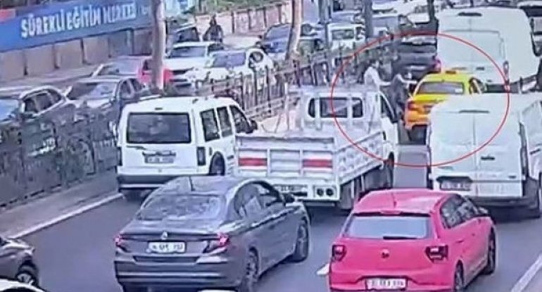 Dəhşətli qətl: Gündüz çağı küçənin ortasında... - VİDEO