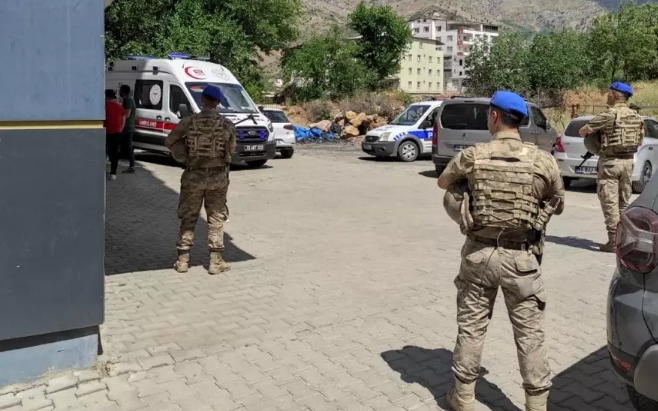 Psixoloji problemi olan şəxs tahra ilə ailəsini girov götürdü