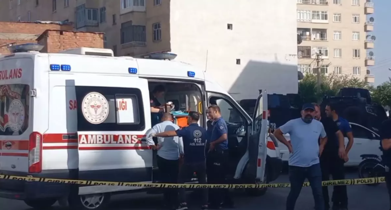 Taksidən düşən arvadını silahla öldürüb, intihara cəhd etdi