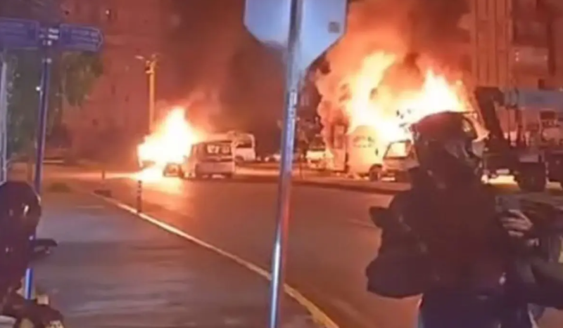 Mübahisə etdiyi sevgilisi və anasının maşınlarını yandırdı - VİDEO