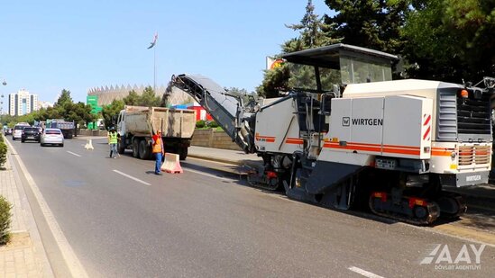 Bakının Tbilisi prospektində təmir işləri aparılır