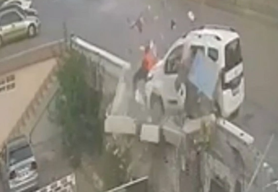 Türkiyədə dəhşətli qəza: Sərxoş sürücü gənc qızı körpüdən aşırdı - ANBAAN GÖRÜNTÜLƏR