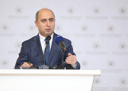 "Video çəkib müəllimlərin üzərinə getmək düzgün deyil"