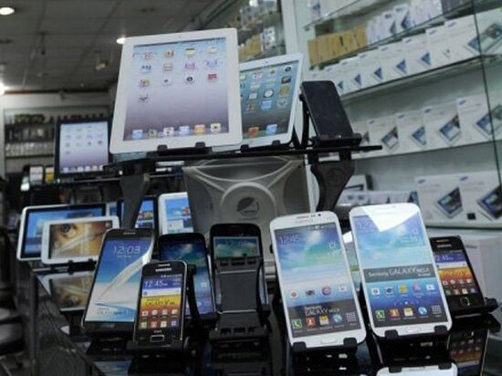 Danışmaq adı ilə vətəndaşların telefonunu oğurlayan şəxs saxlanıldı - FOTO