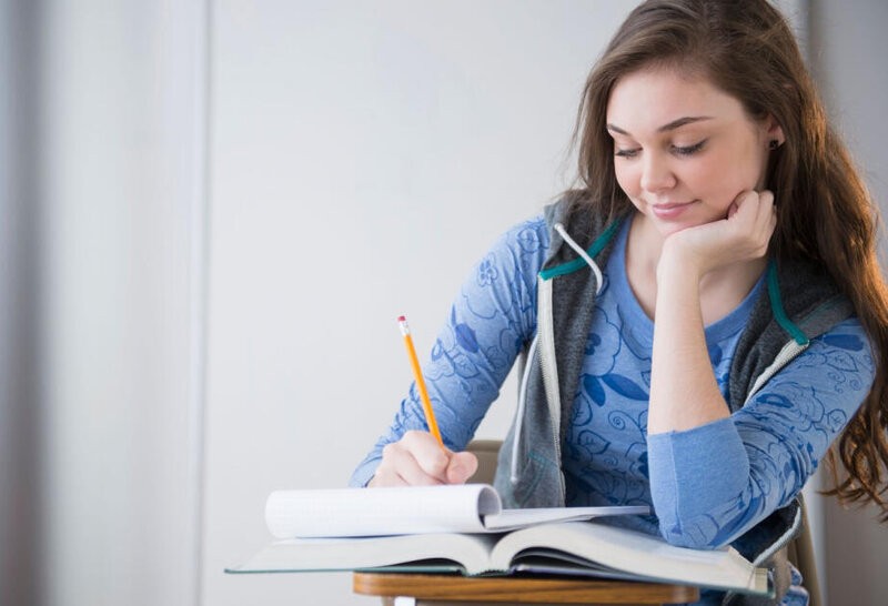 Ödənişli təhsil alan tələbələr də təqaüd ALACAQLAR