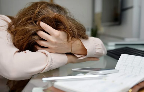 Yuxudan sonra keçməyən yorğunluq hansı xəstəliklərin əlaməti ola bilər?