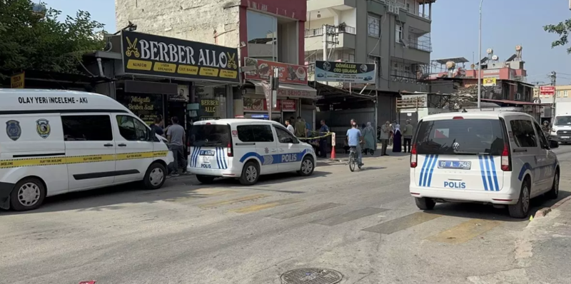 24 yaşlı oğlan anasını bıçaqlayıb, boğazını kəsdi