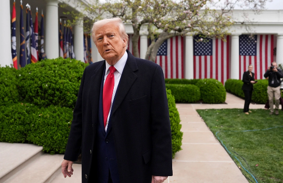 Ulduzların "sirri" Trampa təsir etmədi: "Heç olmasa dostumun ürəyi rahat olur"