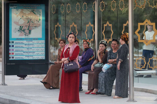 Bu müsəlman ölkəsində mağazalardan dodaq boyası yığışdırılır