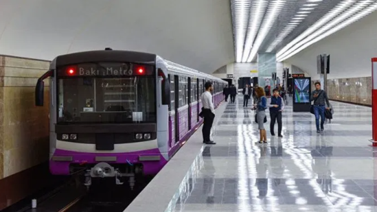 Bakı metrosunda qatarda tüstülənmə olub