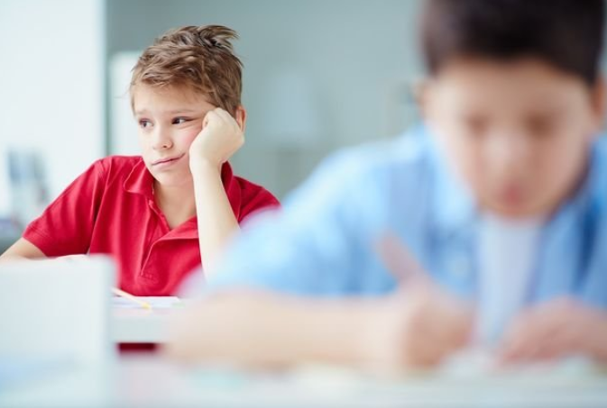 Uşağın böyüdülməsində valideynlərin diqqət etməli olduğu əsas məqamlar - AÇIQLAMA